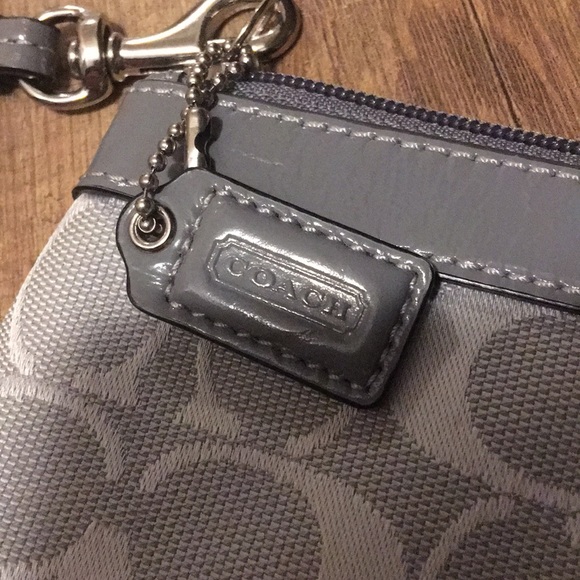 Coach wristlet - Picture 3 of 6